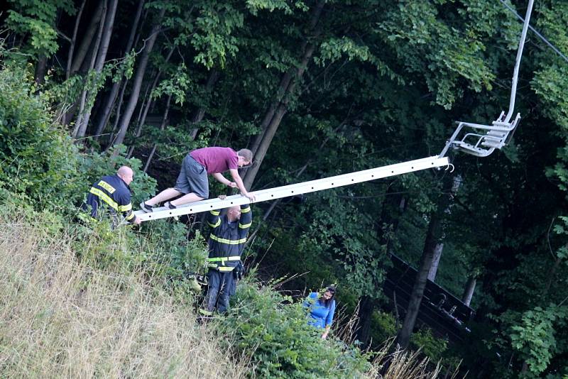 Záchrana lidí z lanovky ve Frenštátě pod Radhoštěm. 