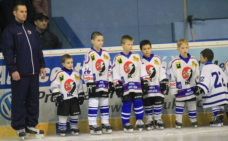 Součástí pátečního derby mezi Novým Jičínem a Kopřivnicí, které zakončilo základní část druholigové skupiny Východ (1:2), byly oslavy 70 let vzniku novojičínského hokeje.