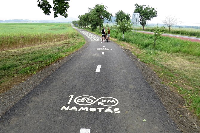 Slavnostní otevření cyklostezky mezi Hůrkou, místní částí Jeseníku nad Odrou, a obcí Vražné se uskutečnilo ve Vražném ve středu 23. června 2021.