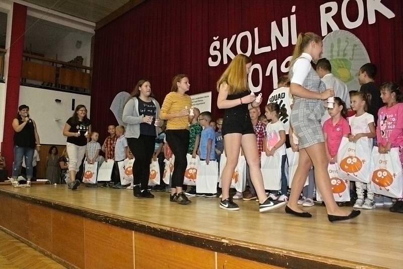 Zvonečkový rituál absolvovali v pondělí 2. září noví prvňáčci Základní školy Suchdol nad Odrou.