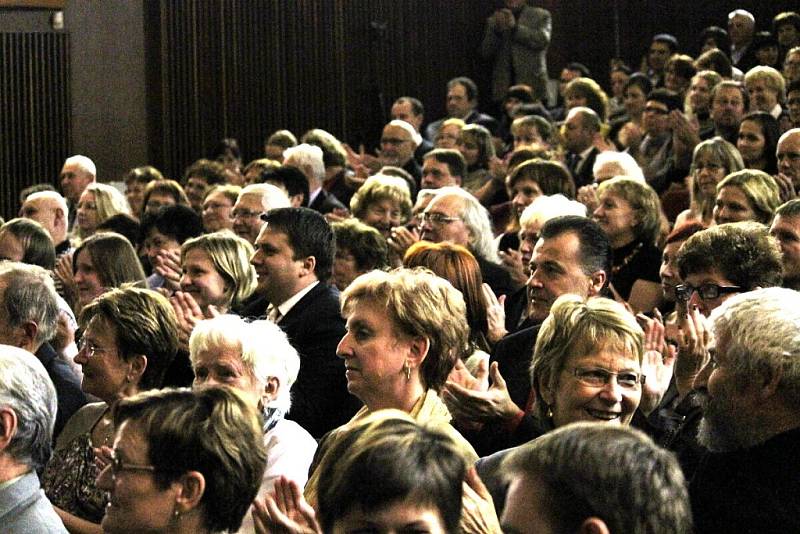 Janáčkova filharmonie Ostrava zahrála filmové melodie na koncertu Pocta městu, který se uskuečnil v úterý 30. října v kině ve Frenštátě pod Radhoštěm.