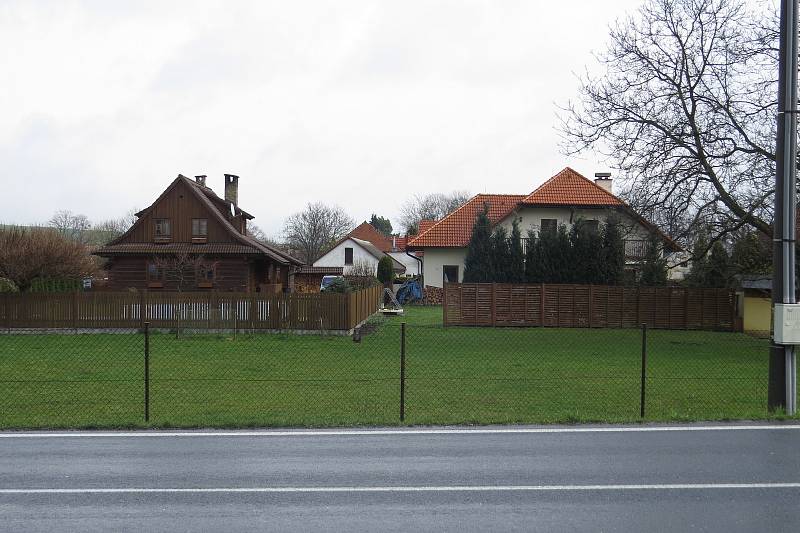 Kunín je veřejnosti znám zejména díky baroknímu zámku a mléku.