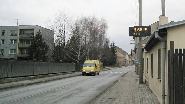 Měřící systém ze směru Hranice plní svou funkci již druhým rokem. Na druhém konci města, ze směru Ostrava, přibude letos další, tentokrát světelný.
