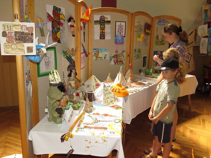Indiánské odpoledne s vyhodnocením 7. ročníku výtvarné soutěže Western očima dětí se uskutečnilo v sobotu 18. června v Kulturním domě v Suchdole nad Odrou. 
