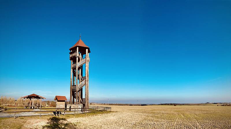 Rozhledna Slatina, z níž jde vidět do Beskyd i Jeseníků!