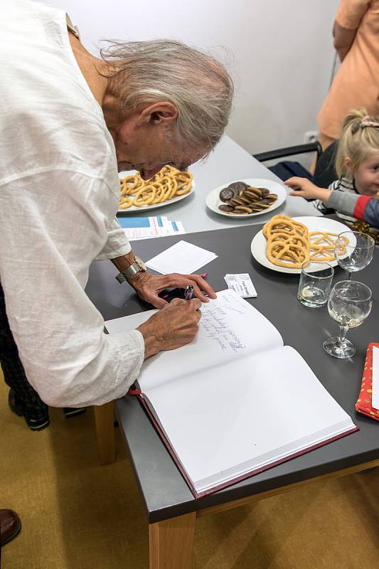 Setkání, takový má název výstava obrazů Pavla Strnadla, jejíž vernisáž se uskutečnila ve čtvrtek 14. listopadu ve Výstavní síni Albína Poláška ve Frenštátě pod Radhoštěm.