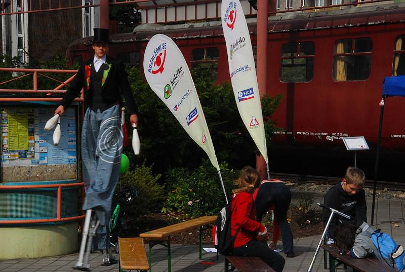 Kopřivnické muzeum Tatra pořádalo v sobotu 22. září Dětský den. Pro nejmenší návštěvníky byly na několika stanovištích přichystány praktické hry a soutěže, při kterých si osvojovali pravidla silničního provozu.