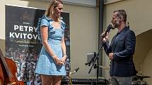Tenistka Petra Kvitová a Petr Handl při slavnostním otevření Síně slávy Petry Kvitové, 21. července 2022 ve Fulneku.