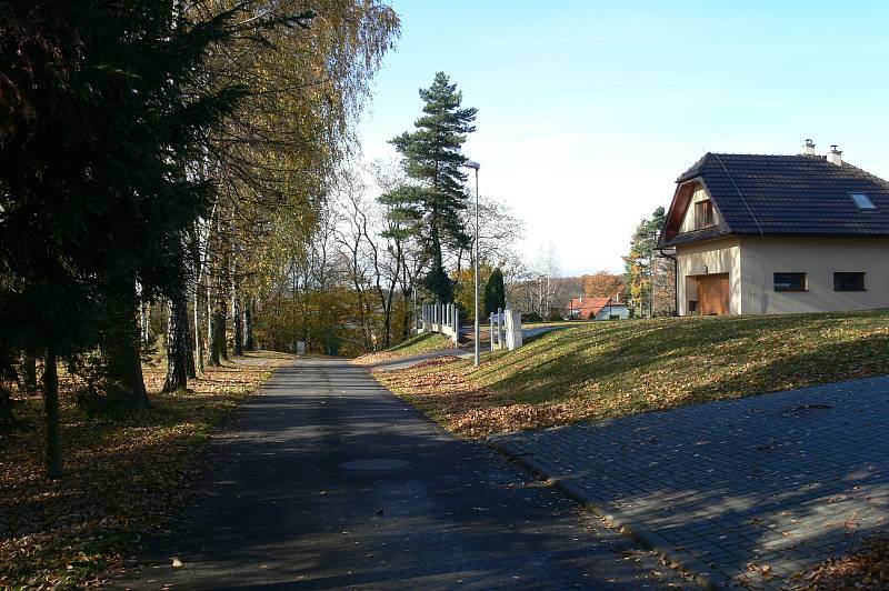 V Albrechtičkách je možné vychutnat si kouzlo uliček i krásy přírody v okolí rybníků.