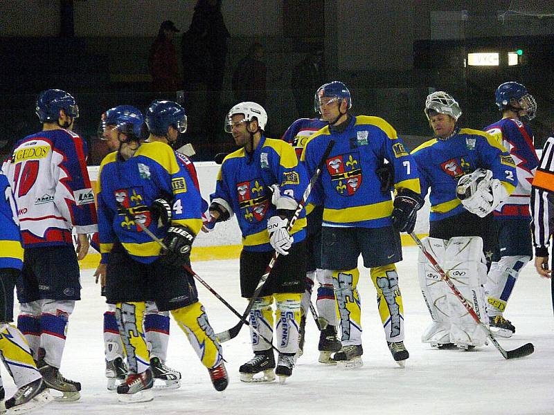 Hokejisté Nového Jičína hostili ve 26. kole krajské ligy Studénku. Přestože byli domácí favority, nakonec museli skousnout porážku 0:6.