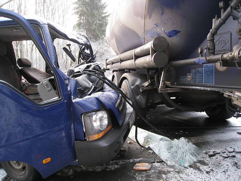 Řidič havarované cisterny měl v sobě přes půl promile alkoholu.