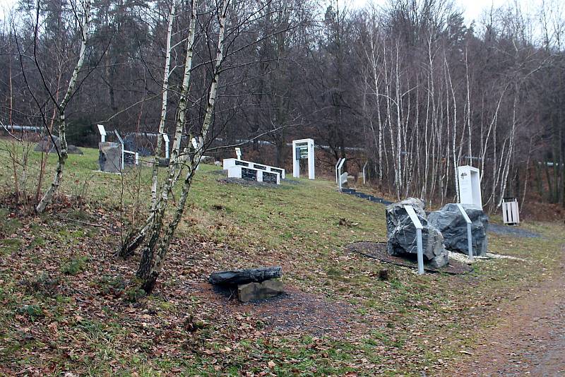 Naučná stezka k Flascharovu dolu zavede návštěvníka na zajímavá místa. Otevření Flascharova dolu bude vyrcholením snahy o zpřístupnění tohoto důlního díla.