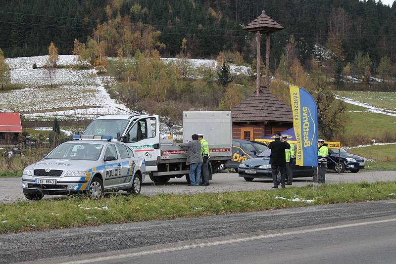 Rozhraní Novojičínska a Vsetínska, Pindula, zažilo velkou policejní akci. S prvním listopadovým dnem začala platit povinnost zimního přezutí a strážci zákona se rozhodli na řidiče dohlédnout.