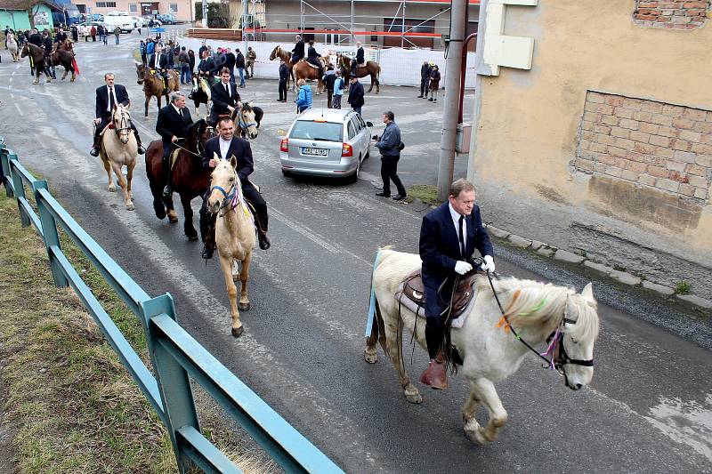 Fulnek – Lukavec – Boží hod velikonoční se nese v Lukavci, v místní části Fulneku, ve znamení tradice s názvem Jízda kolem osení. Tento starodávný zvyk se v České republice koná právě už jen v této obci na Novojičínsku a i letos lukavečtí muži, s úderem t