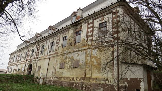 Zámecký areál v Bravanticích byl podle památkářů nádherný. Tvořil jej nový a starý zámek, barokní most, zahrady a hospodářské objekty. 