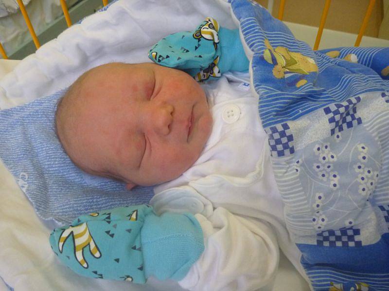 ARTUR KUCHAŘ, Nový Jičín, nar. 5. 12. 2017, 51 cm, 3,90 kg. Nemocnice Nový Jičín.