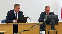 Nově vzniklá koalice v Kopřivnici odvolala všechny radní města z funkcí, jen Miroslava Kopečného ponechala ve funkci starosty.