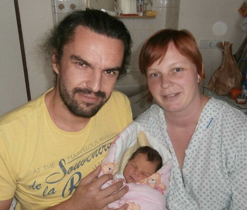 MAGDALÉNA BÍLKOVÁ s rodiči, Mošnov, nar. 6. 11. 2016, 55 cm, 3,60 kg. Nemocnice ve Frýdku-Místku. 