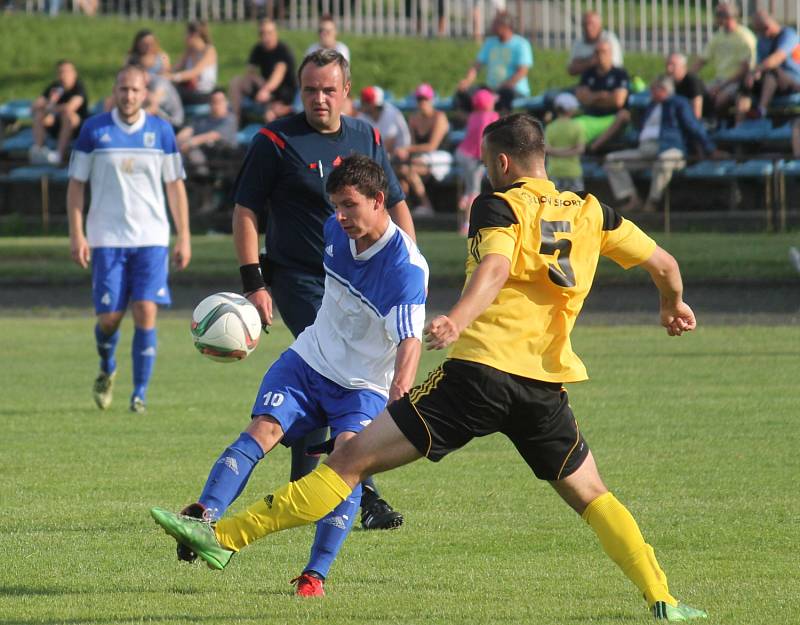 Divizní fotbalisté Nového Jičína inkasovali v posledním zápase sezony vyrovnávací branku v 88. minutě a skončili čtvrtí. FK Nový Jičín – FK Nové Sady1:1.