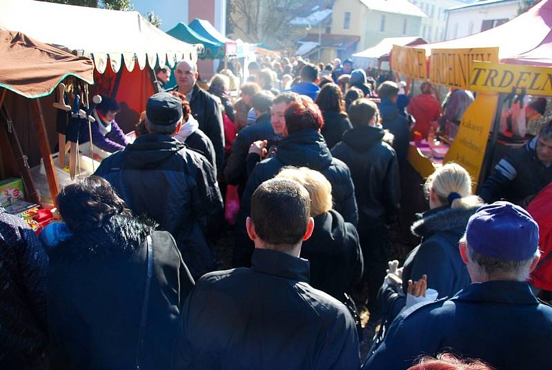 Tisíce lidí si nenechalo ujít první pouť letošního roku. Uskutečnila se v neděli v Příboře a jednalo se o tradiční Valentýnskou pouť, kterou doplnila řada doprovodných akcí. 