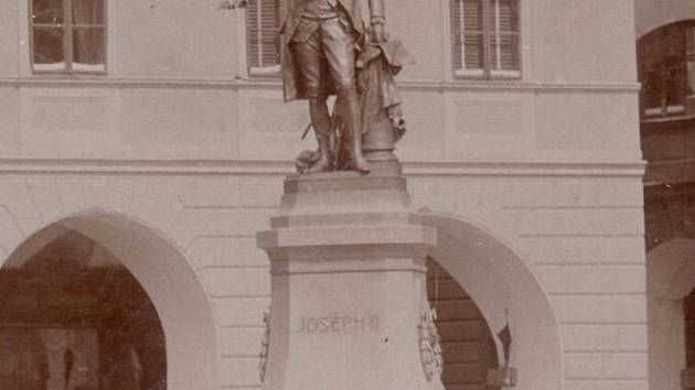 Pamětní deska císaře Josefa II. na Masarykově náměstí v Novém Jičíně.
