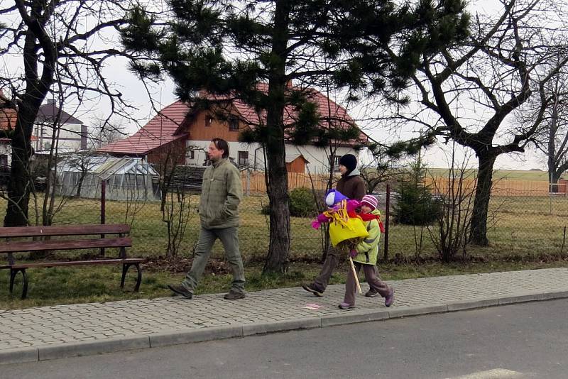 V Luboměři a některých dalších obcích Novojičínska vynášeli lidé Zimu ze vsi.