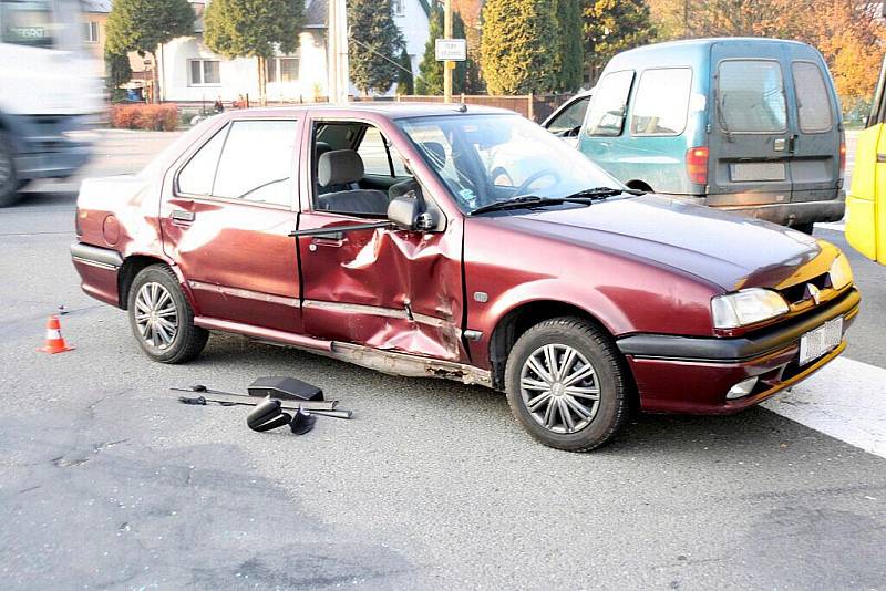 Řidič nedal motorkáři přednost.