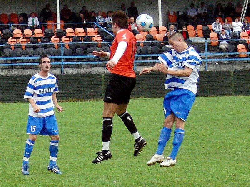Fotbalisté Fulneku (v oranžovém) ve 4. kole MSFL prohrávali již od 7. minuty s lídrem soutěže, 1. SC Znojmo. Přesto dokázali utkání otočit na 3:1 a nakonec vyhráli 3:2.