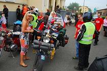 Čtyři odvážlivci vyrazili v pátek 5. července dopoledne z obce Tichá na Novojičínsku na čtyřicetidenní pouť na třech motocyklech značky Jawa.