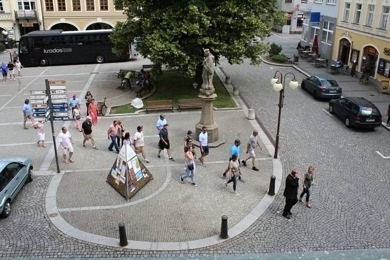 Okolo čtyřiceti obyvatel Texasu, potomků bývalých obyvatel z Frenštátska, navštívilo ve středu 19. června Frenštát pod Radhoštěm.