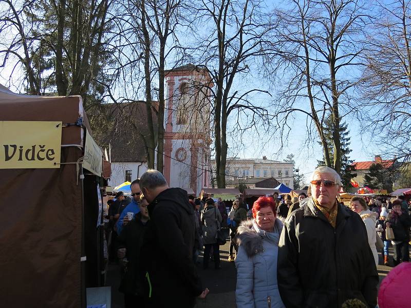 Valentinskou pouť v Příboře navštívily v neděli 17. února stovky lidí.