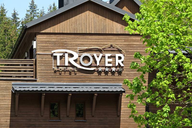 Hotel Troyer v Trojanovicích opět zahajuje provoz v pondělí 28. května 2021.
