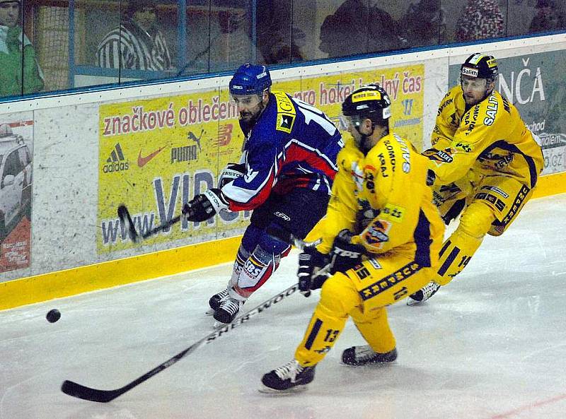 Snímky z utkání HC Gedos Nový Jičín - Salith Šumperk 3:1.