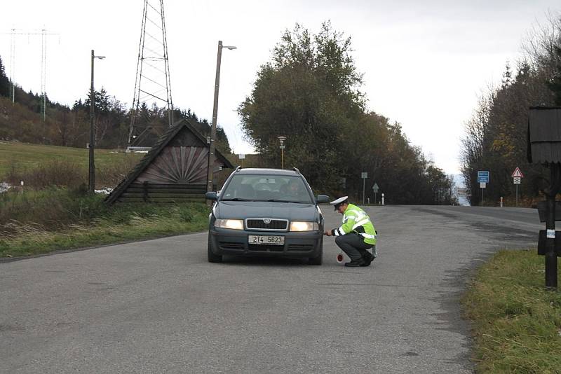 Rozhraní Novojičínska a Vsetínska, Pindula, zažilo velkou policejní akci. S prvním listopadovým dnem začala platit povinnost zimního přezutí a strážci zákona se rozhodli na řidiče dohlédnout.