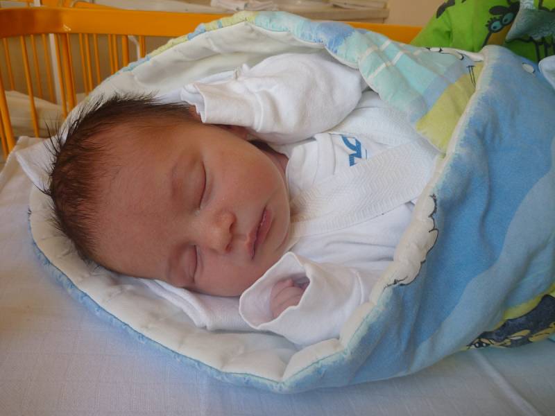 LUCIE HRUBÁ, Nový Jičín, nar. 2. 6. 2016, 48 cm, 3,05 kg. Nemocnice Nový Jičín. 