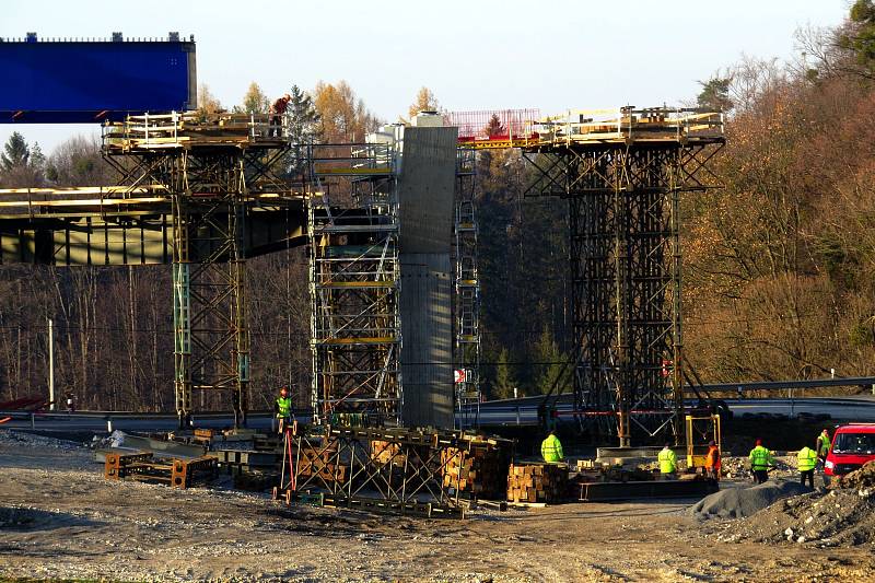 Výstavba mostu na silnici I/48 u Libhoště na Novojičínsku.