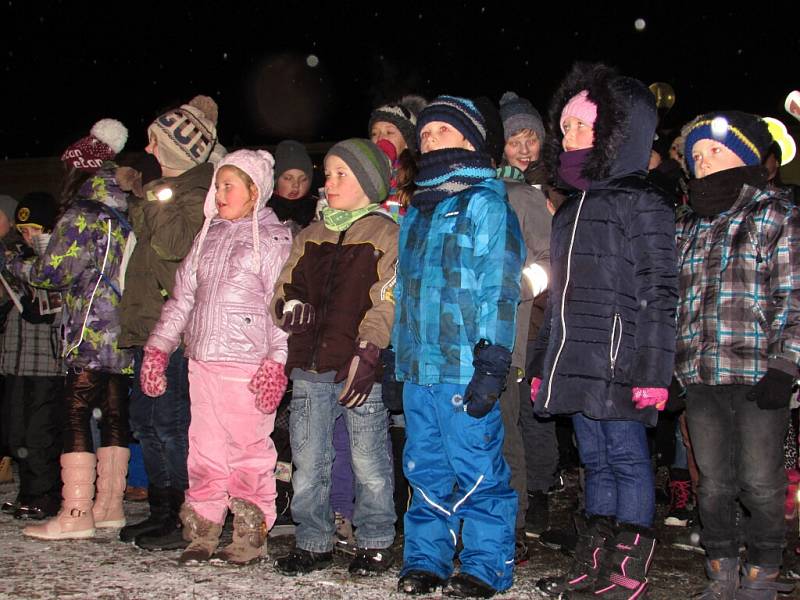 Ve Studénce se zpívaly koledy na náměstí Republiky. 