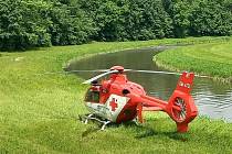 Vrtulník záchranářů musel během víkendu do akce.