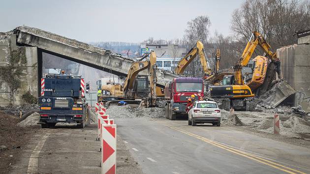 Spadlý most u dálnice v Příboře, 10. března 2018.