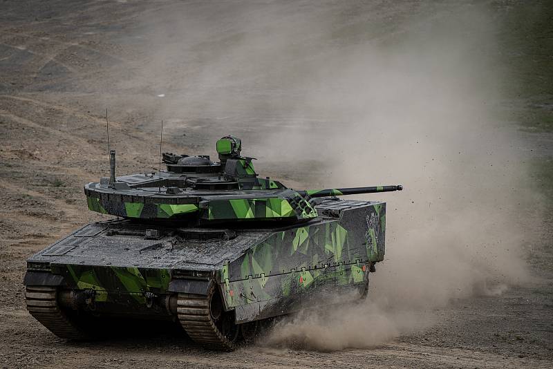 Bojová vozidla CV90, Lynx KF41 a ASCOD na mediálním dnu při testování bojových vozidel pěchoty (BVP) z tendru pro českou armádu ve vojenském prostoru Libavá, 27. května 2021.