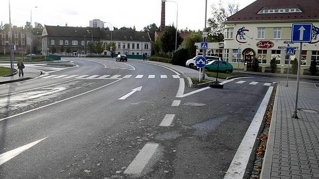 Přechod pro chodce mezi autobusovým a vlakovým nádražím v Novém Jičíně, kde došlo ke střetu cyklisty s chodcem.