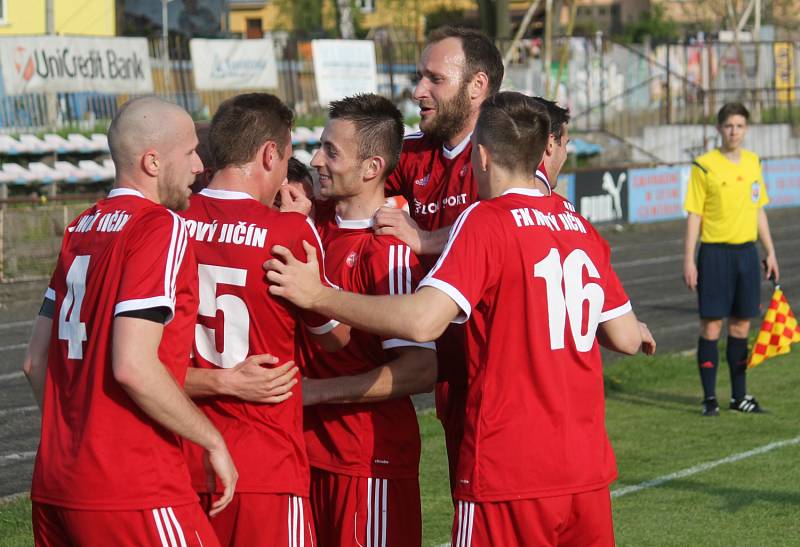 Novojičínští fotbalisté (v červeném) doma porazili Havířov 3:1.