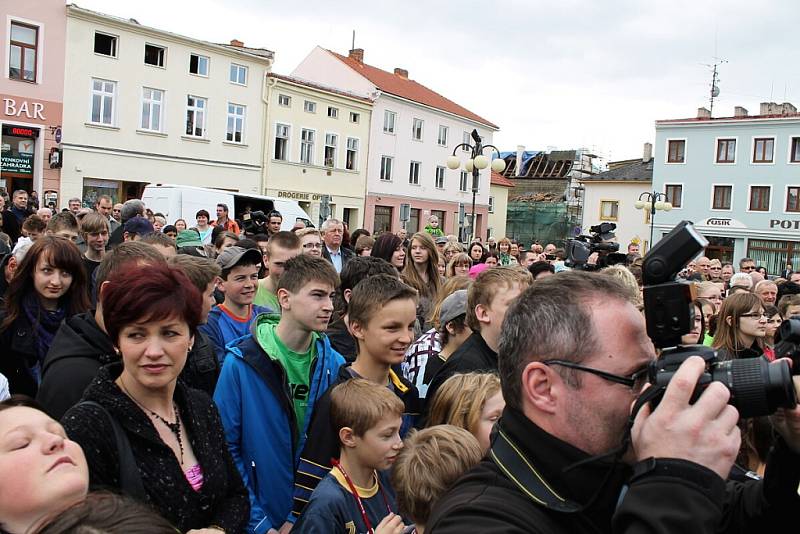 Prezident České republiky Václav Klaus zahájil ve středu 25. dubna svou návštěvu Moravskoslezského kraje v Odrách, poté se setkal s obyvateli Bílovce.