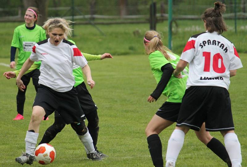 Šestnácté kolo Moravskoslezské divize žen, sk. A, nabídlo derby mezi druhou Lubinou a čtvrtými Veřovicemi. 