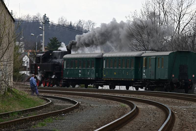 Parní lokomotiva 423.041 přijela v pátek 23. dubna z Valašského Meziříčí do Frenštátu pod Radhoštěm.