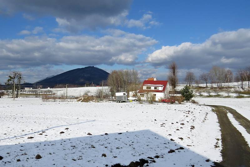 Pustevny byly v sobotu 6. března 2021 téměř pusté a prázdné, stejně jako trasa z Trojanovic-Bystrého a zpět nebo parkoviště v Ráztoce.