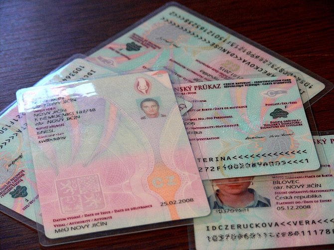 Nový občanský průkaz si na Novojičínsku nevyřídily ještě stovky lidí. Ilustrační foto.