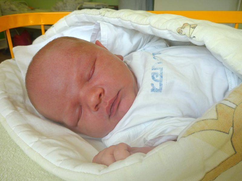 DOMINIK MINÁRIK, Nový Jičín, nar. 1. 8. 2017, 48 cm, 3,88 kg. Nemocnice Nový Jičín.