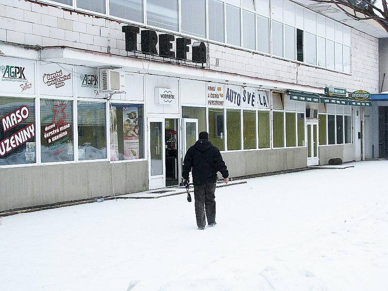 Zřejmě úmyslně založený požár poničil hlavně prodejnu řeznictví.