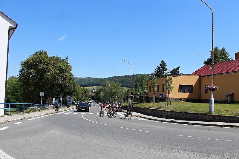 Druhá etapa cyklistického závodu Sazka Tour projížděla v pátek 5. srpna 2022 také přes Odry.